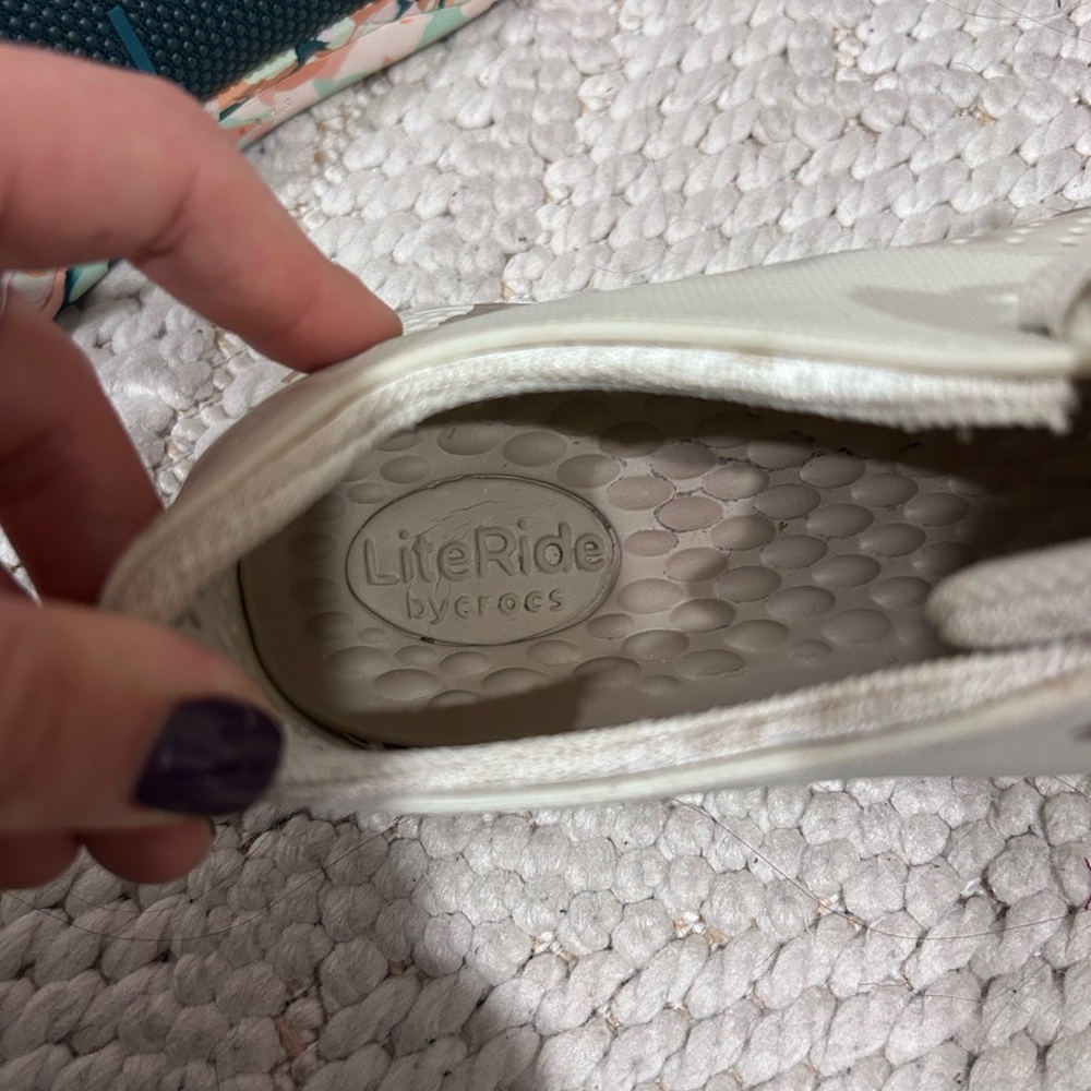 CROCS LiteRide Women's Beige Sneakers
